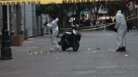 ATACANA DIPUTADA DE CDMX EN PLENO ZOCALO CAPITALINO