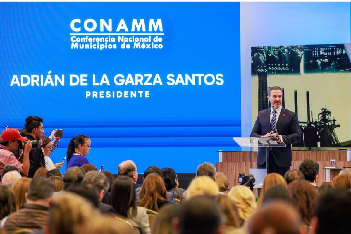 NOMBRAN A ADRÍAN DE LA GARZA COMO PRESIDENTE E DE LA CONFERENCIA NACIONAL DE MUNICIPIOS DE MÉXICO