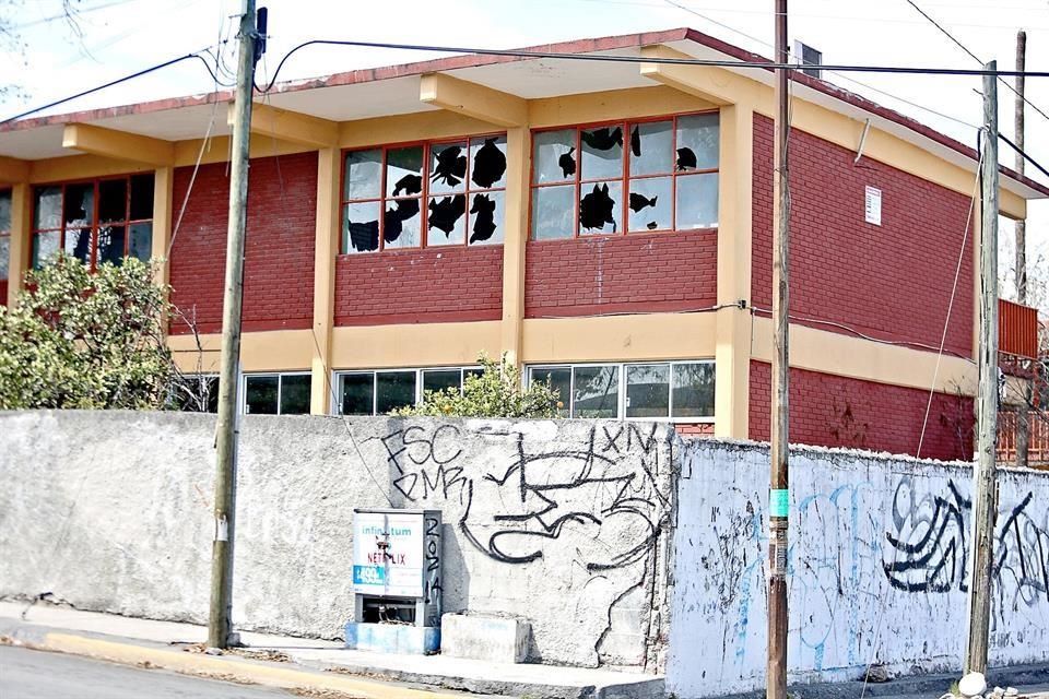 FRENTE FRIO NOS RECUERDA EL PÉSIMO ESTADO DE LAS ESCUELAS EN NUEVO LEON