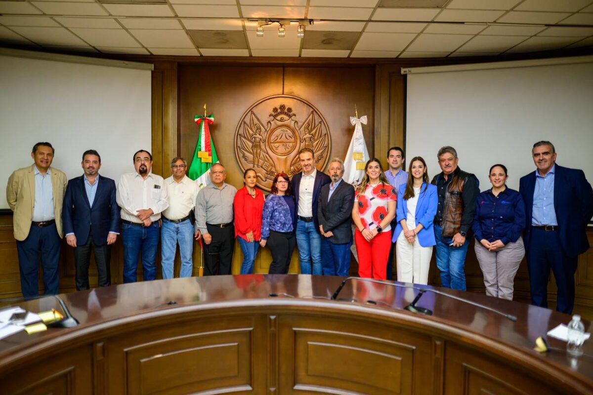 SE REÚNE ALCALDE  DE MONTERREY CON VECINOS DEL SUR